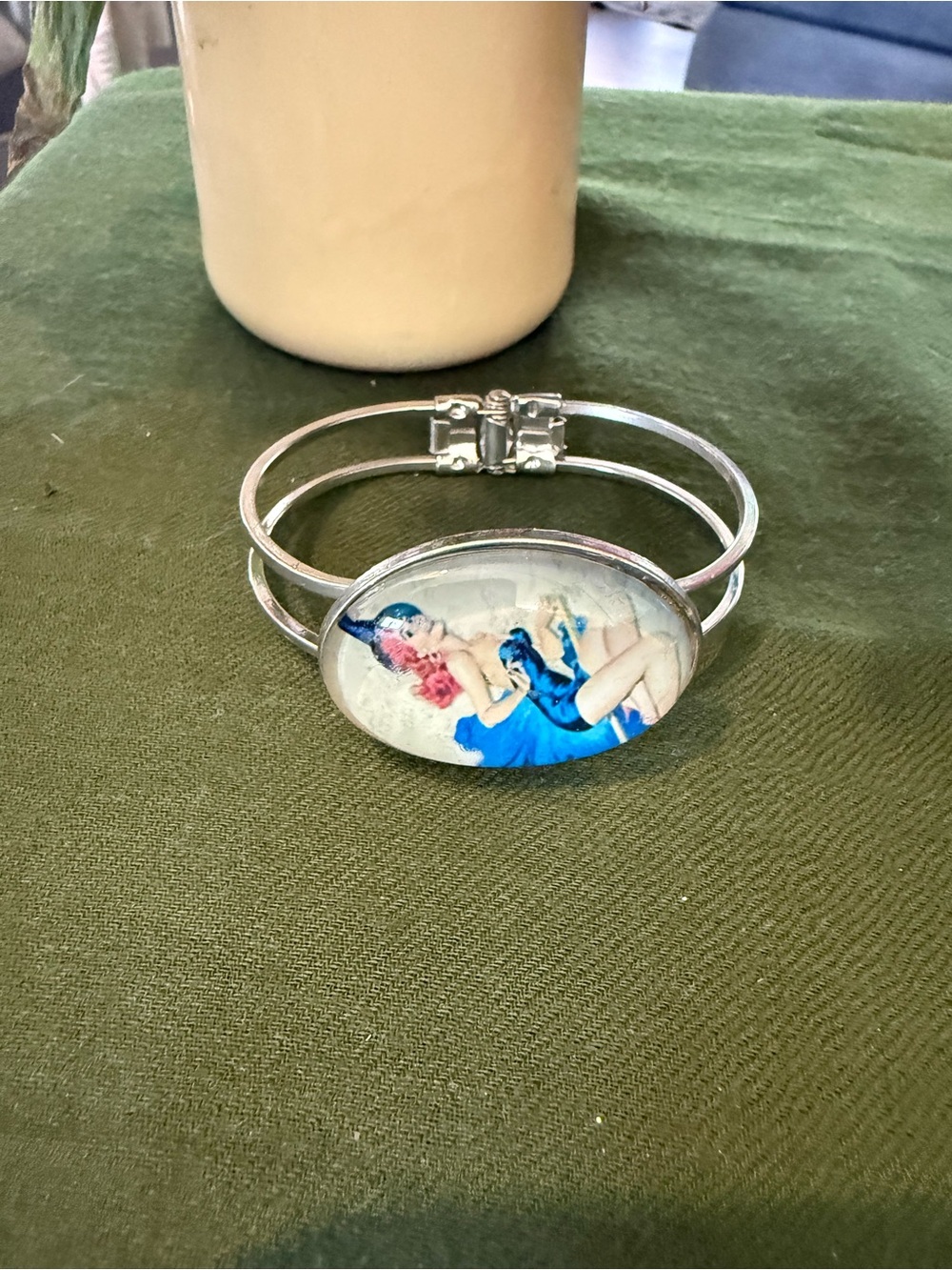 Vintage pin-up girl hinged bangle bracelet